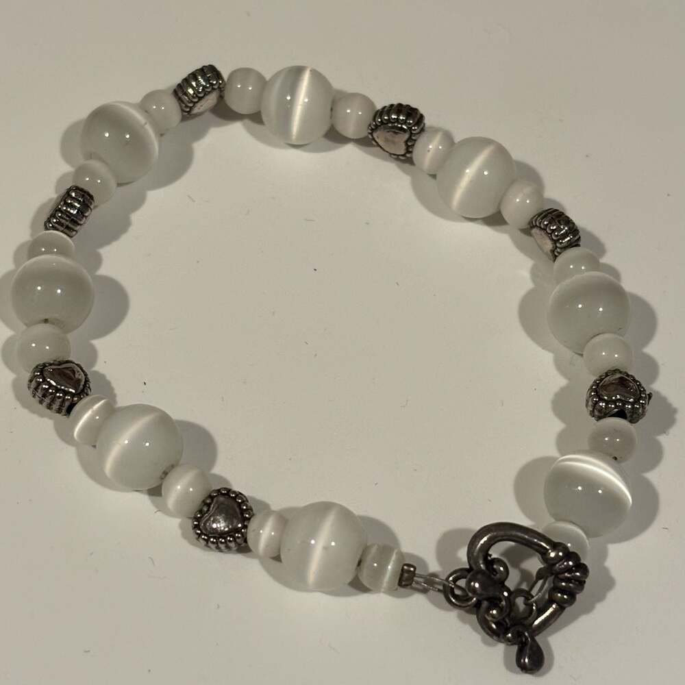 Paparazzi White Cat's Eye Bead Bracelet with Silver Heart Toggle Clasp